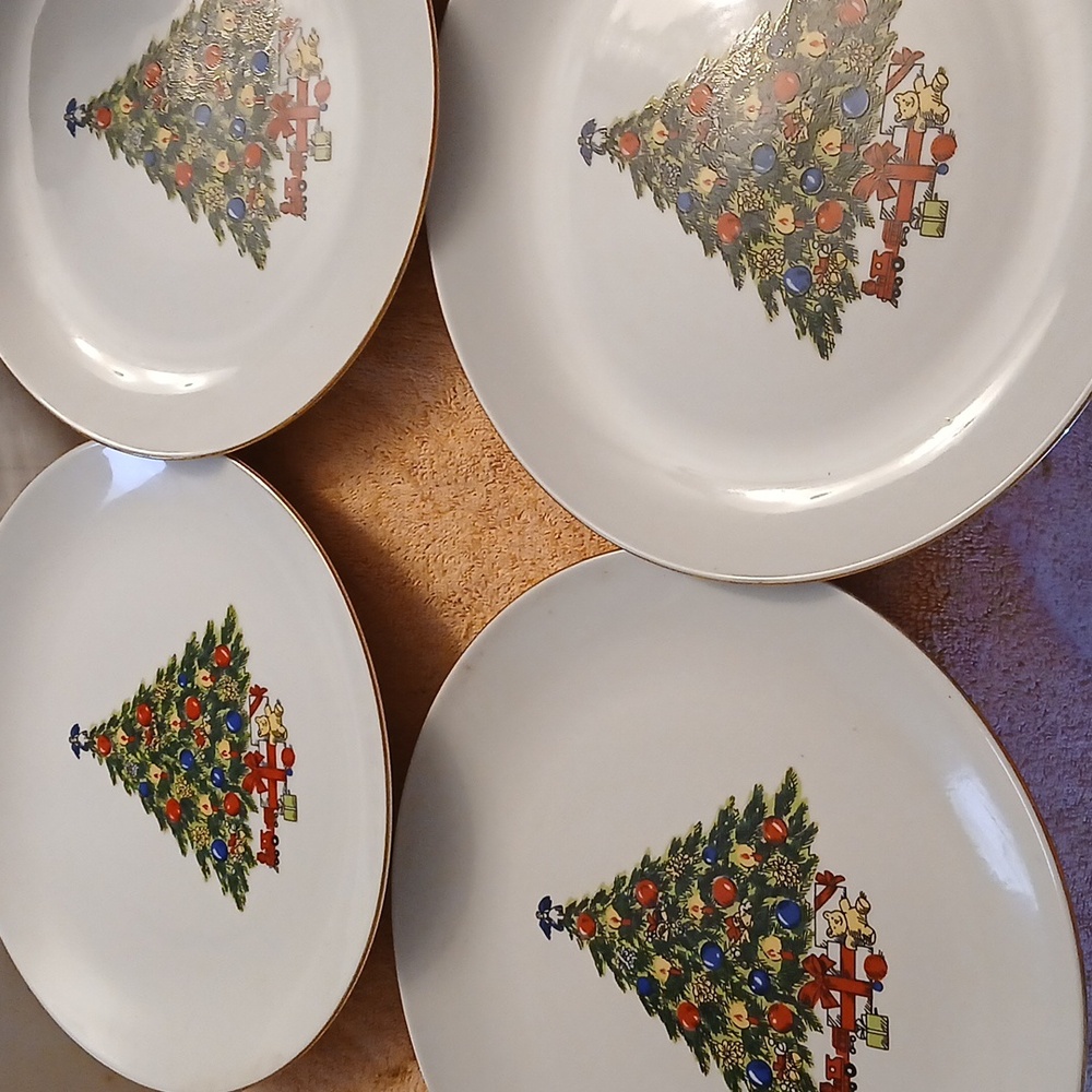 Jamestown China Christmas Treasure Dinner Plate 10.5" Gold Trim Festive Set of 4